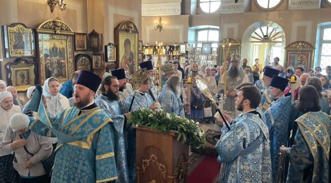 Епископ Егорьевский Мефодий совершил Литургию в храме Влахернской иконы Божией Матери в Кузьминках