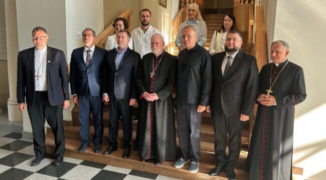 Архиепископ Галлахер в Украине: призыв к справедливому миру