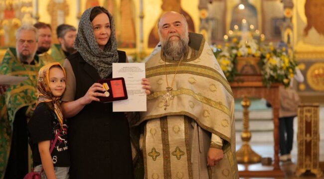 Волонтерам храма Андрея Рублева в Раменках вручили медали Минобороны