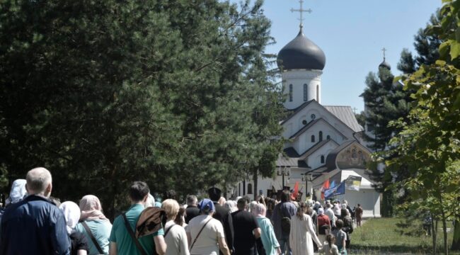 Состоялся крестный ход из Пучкова в Троицк в поддержку воинов и защиту семьи