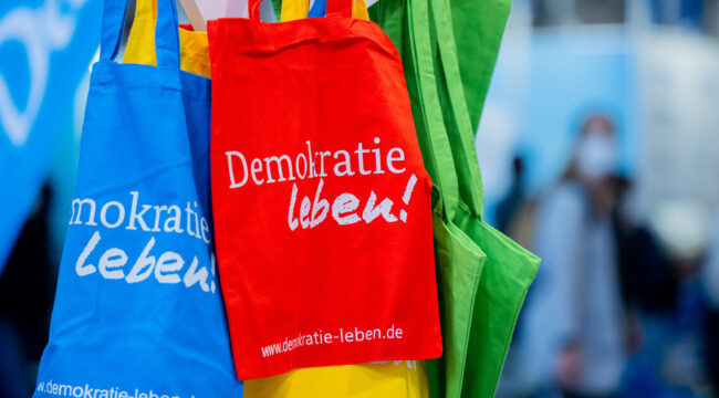 Евангелическая церковь представляет послов демократии