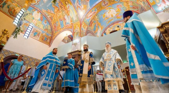 Митрополит Волоколамский Антоний и иерарх Иерусалимской церкви совершили литургию в Лимасоле