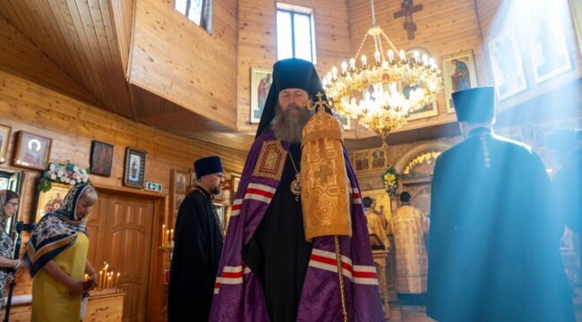 Епископ Силуан возглавил литургию в храме святителя Феодора Едесского в Уварове
