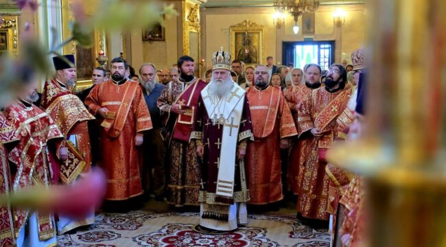 Митрополит Феогност возглавил богослужение в храме Ризоположения на Донской
