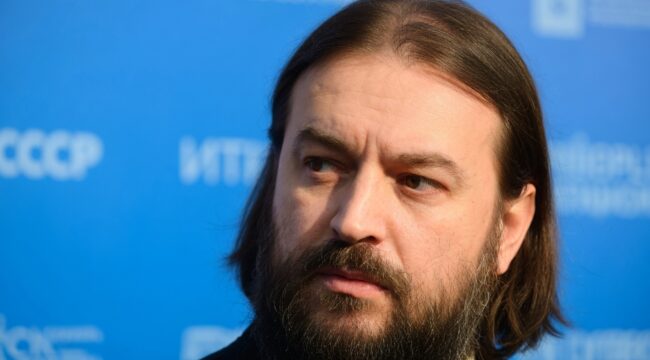 Настоятель храма в Москве призвал не завидовать богатым