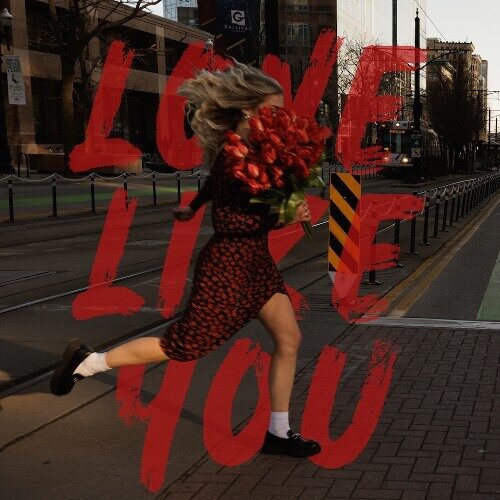 Эшли Хесс начинает новую независимую эру с песней 'LOVE LIKE YOU', выходящей 10 июля