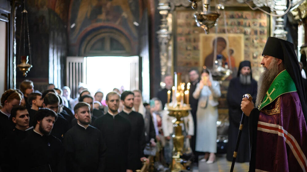 Священники должны быть не только пастырями, но и руководителями