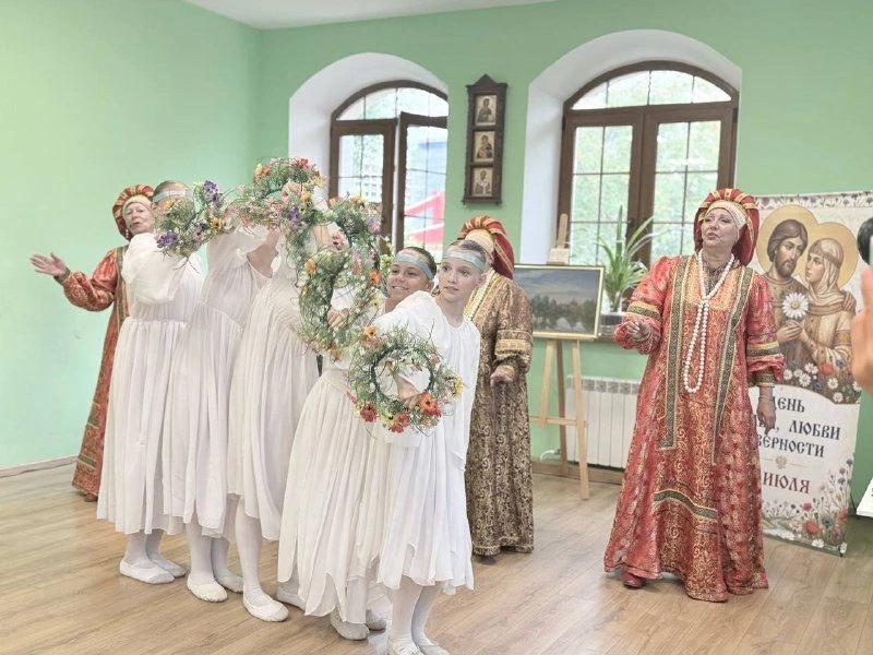 В московских храмах отметили День семьи, любви и верности