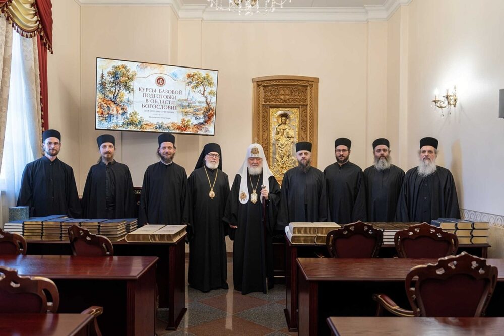 Патриарх Кирилл встретился с преподавателями богословских курсов на Валааме