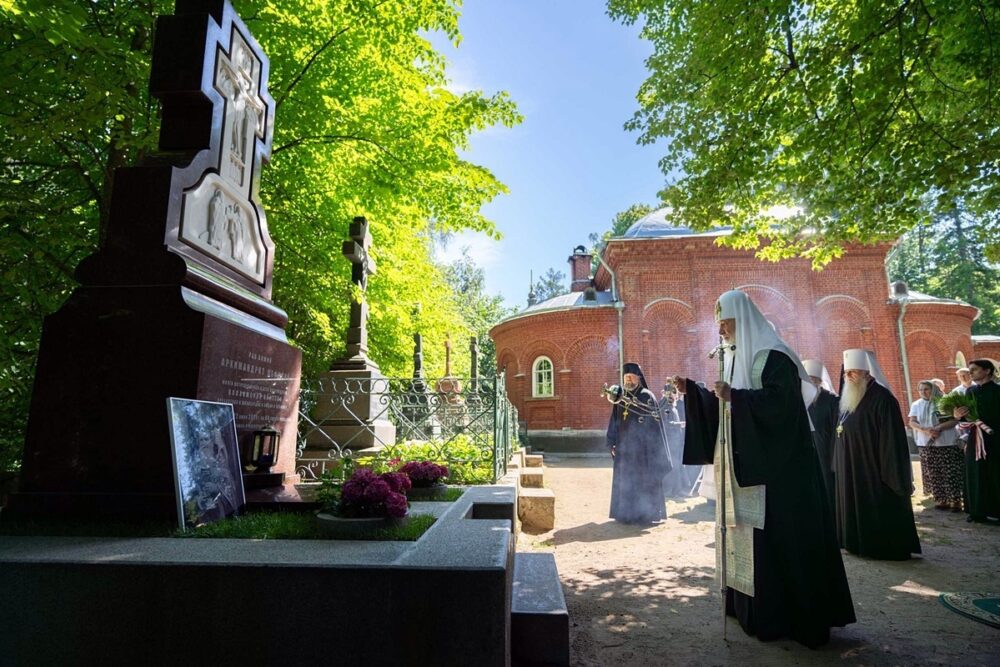 Святейший Патриарх Кирилл совершил литию на Игуменском кладбище Валаамского монастыря