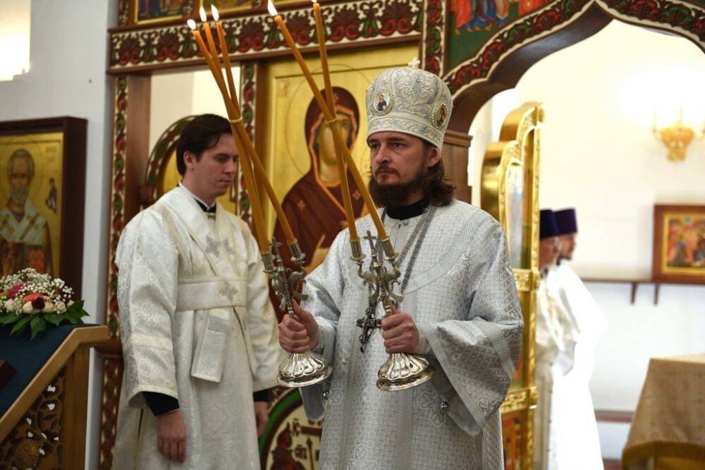 Епископ Раменский Алексий возглавил богослужение в храме святителя Луки при РУДН