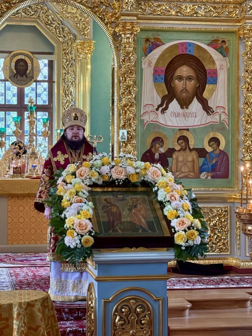 Епископ Истринский Серафим возглавил Литургию в храме апостолов Петра и Павла в Новой Басманной слободе