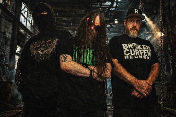 Mangled Carpenter выпускает EP 'Between Blood And Silence' 14 июля