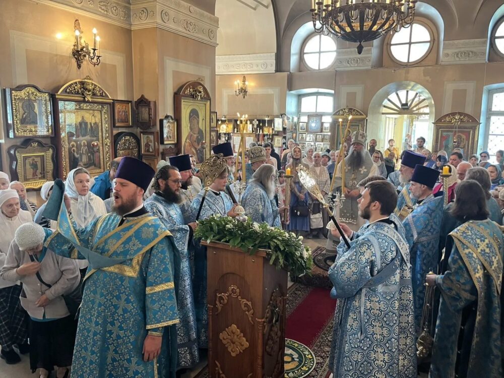 Епископ Егорьевский Мефодий совершил Литургию в храме Влахернской иконы Божией Матери в Кузьминках