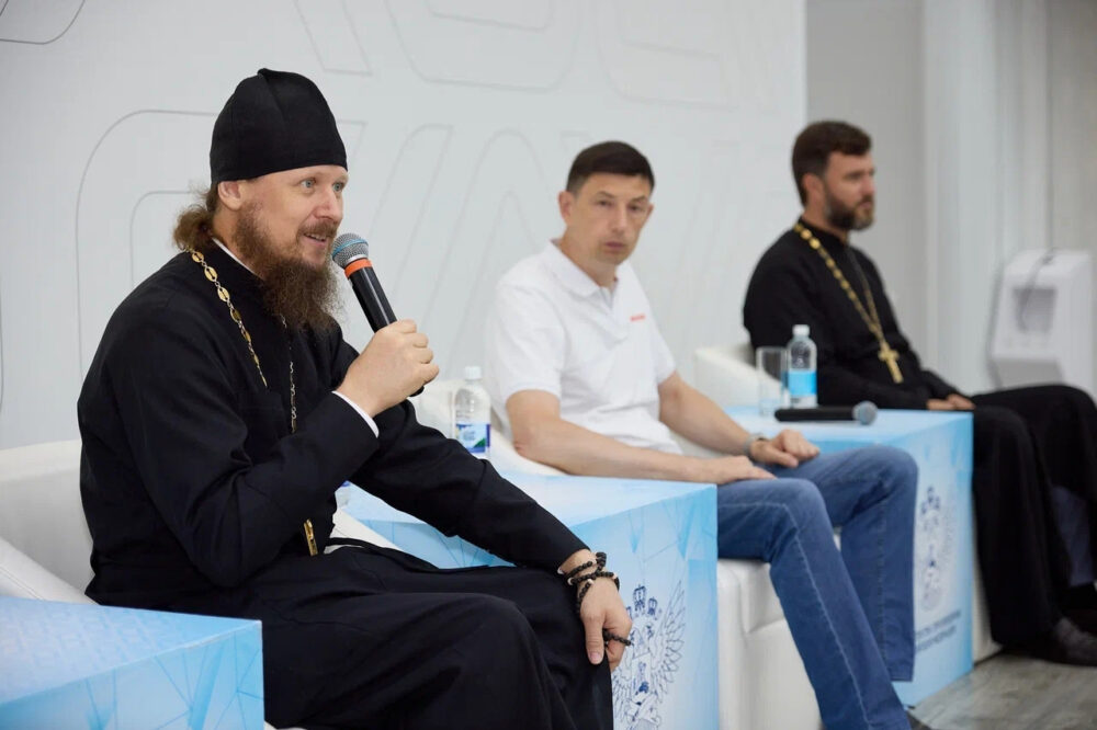 И.о. главы молодежного отдела РПЦ иеромонах Филарет (Зубов) побывал в Новороссийской епархии