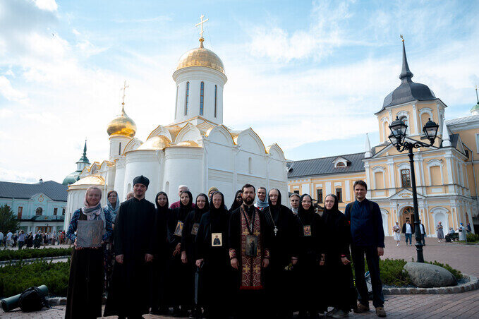 Сестры и прихожане Богородице-Рождественского монастыря прошли «Дорогу в Лавру»