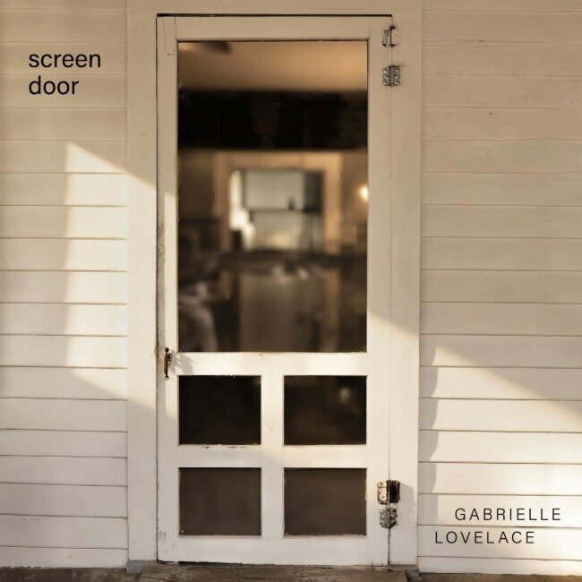 Габриэль Лавлейс переосмысливает классическую песню Рича Маллинза "Screen Door"