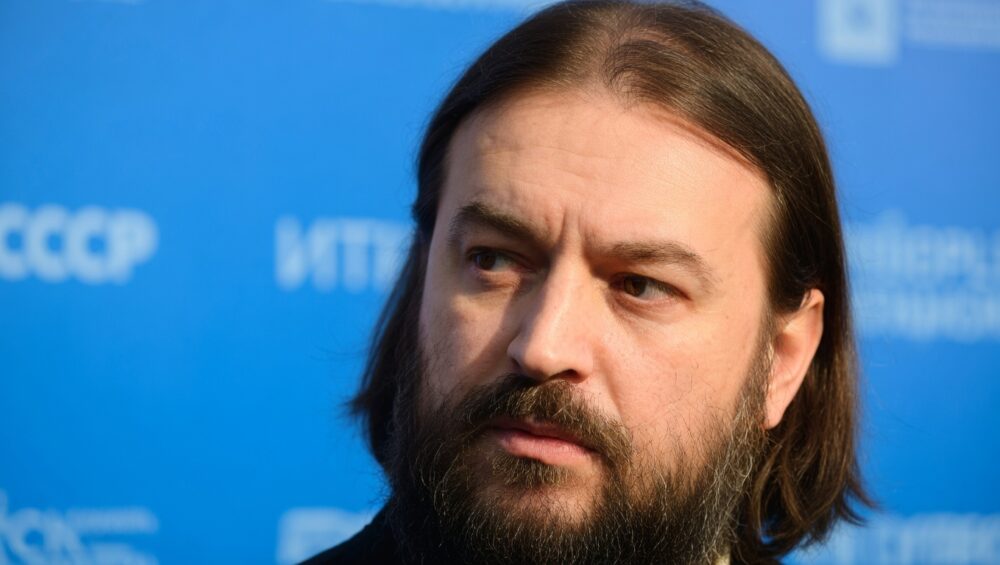 Настоятель храма в Москве призвал не завидовать богатым