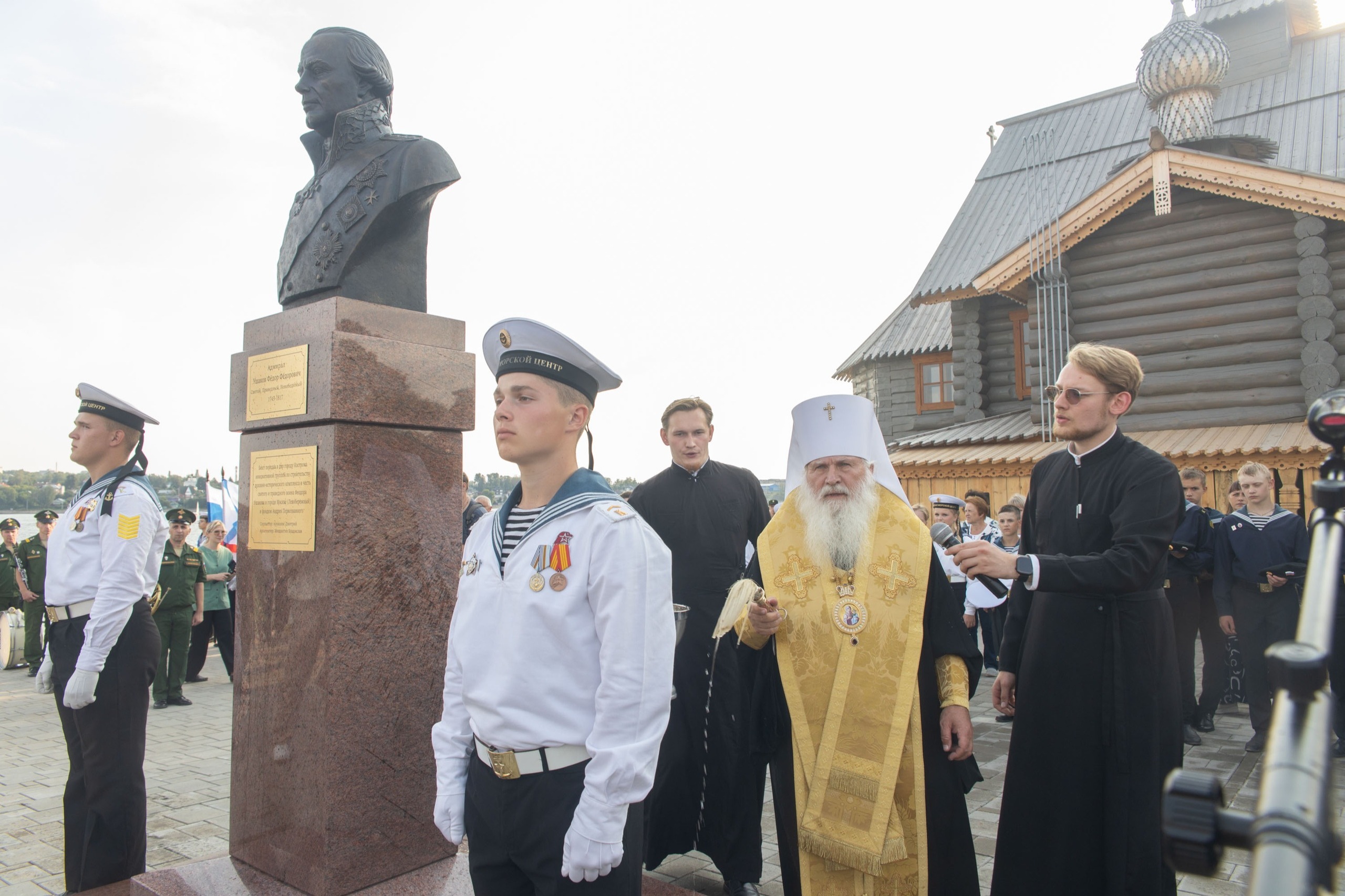 В Костроме открыт памятник адмиралу Федору Ушакову