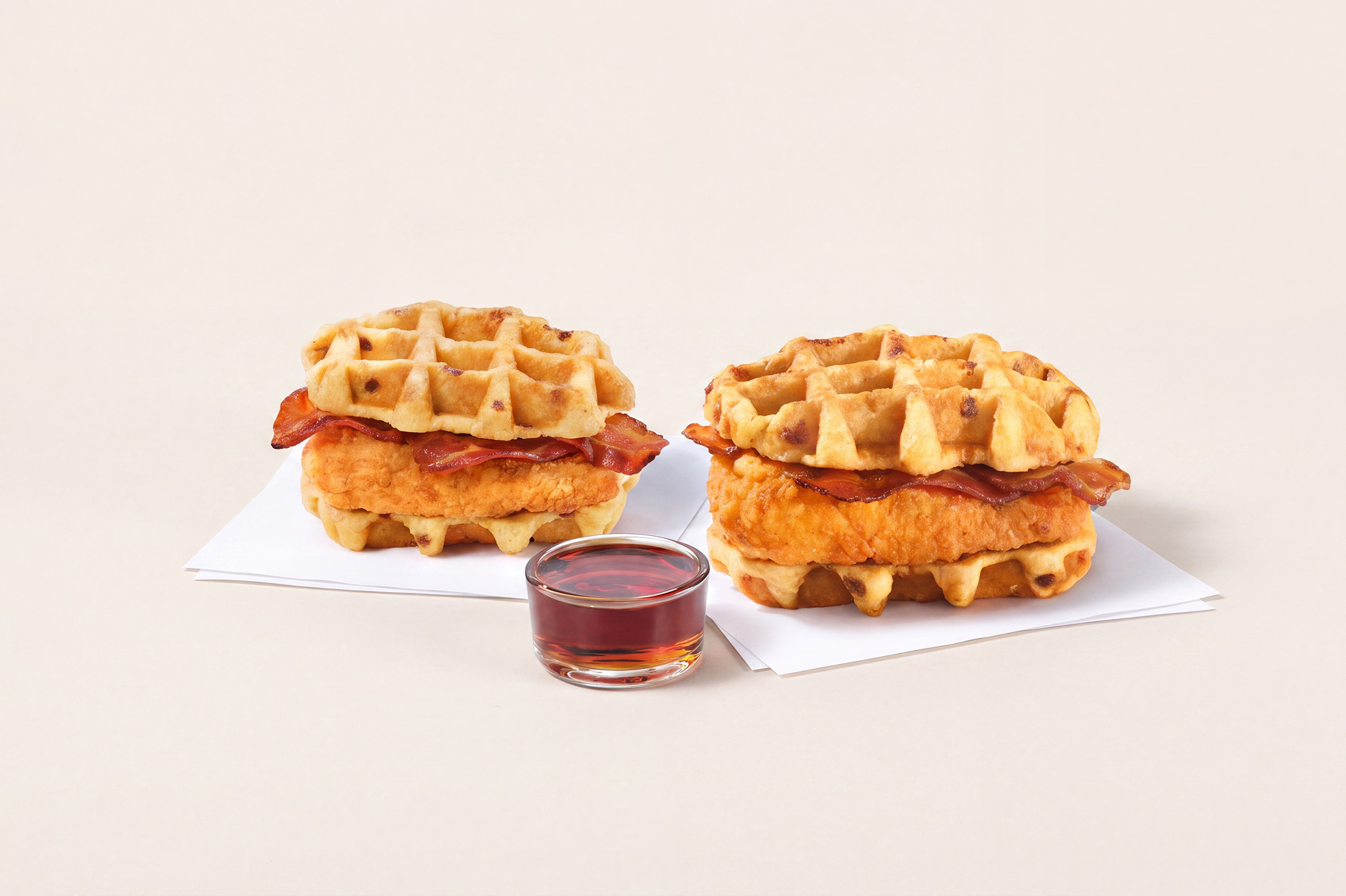 Chick-fil-A наконец-то добавляет курицу с вафлями в меню на весь день
