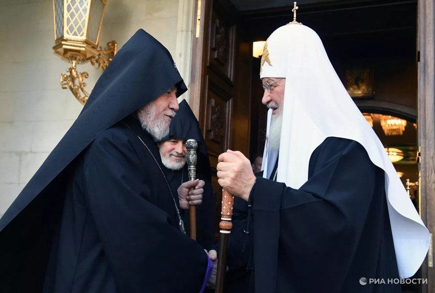 Патриарх Кирилл поздравил Католикоса всех армян с 75-летием