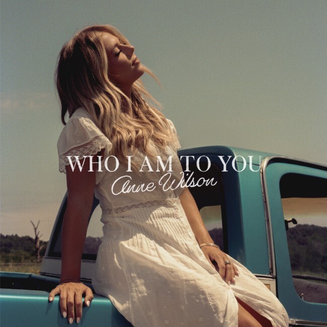 Энн Уилсон меняет ложь на правду в новом сингле "Who I Am To You"