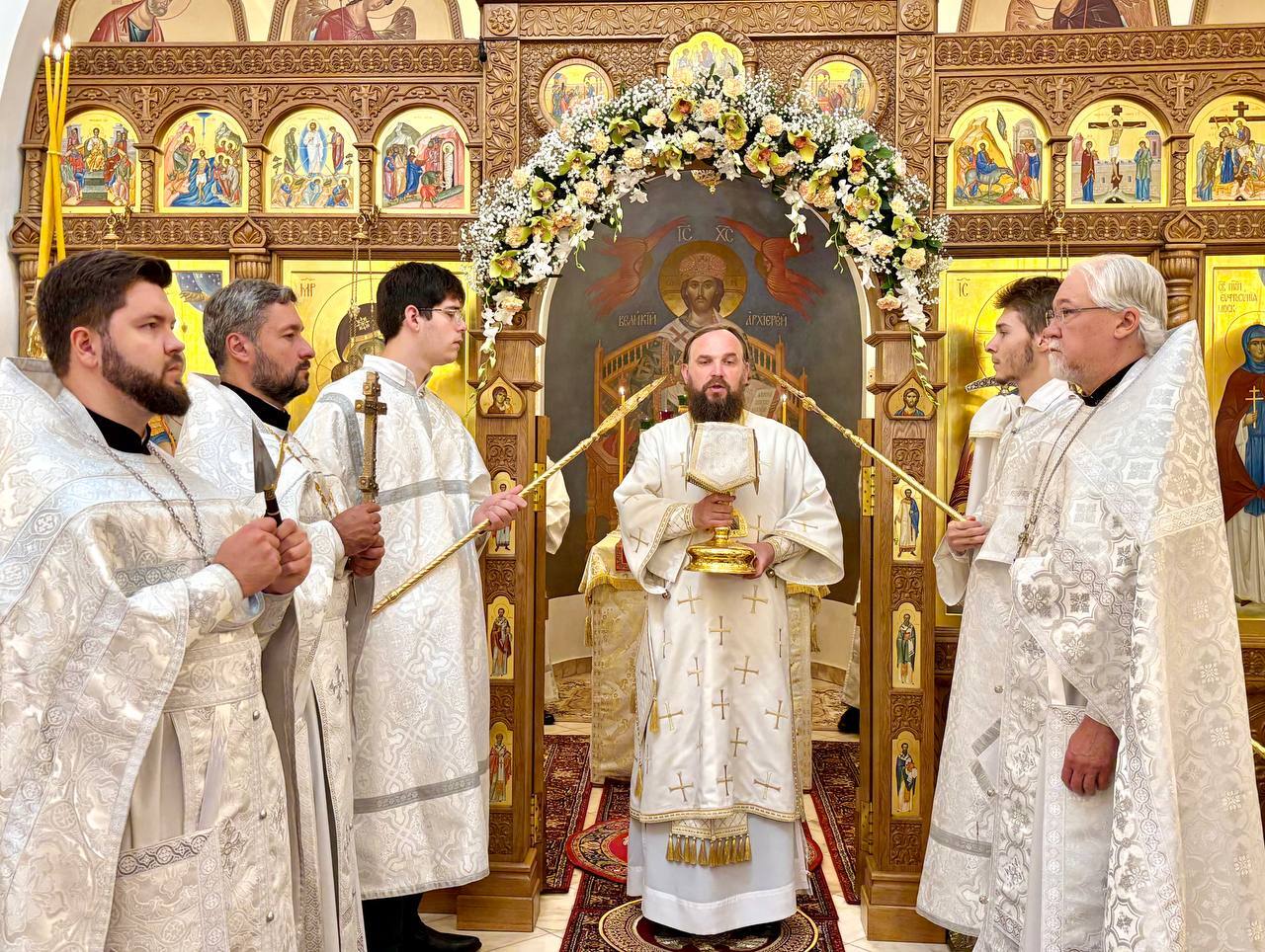Митрополит Арсений возглавил богослужение в храме Димитрия Донского в Раеве