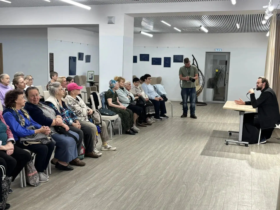 В 100 центрах «Московского долголетия» прошли встречи цикла «Духовная гостиная»