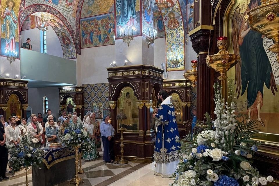 Глава ОВЦС совершил литургию в храме на Кипре