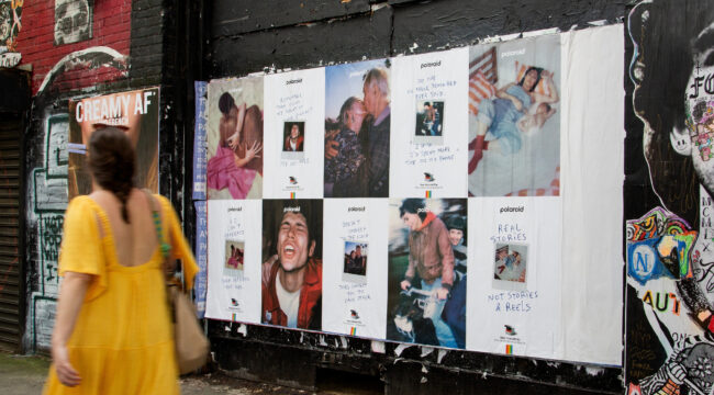 Новая рекламная кампания Polaroid наносит удар по ИИ