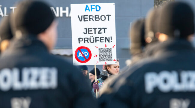 Более 1000 юристов за процедуру запрета AfD