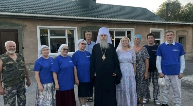 Митрополит Филарет посетил центр Патриаршей гуманитарной миссии в Скадовске