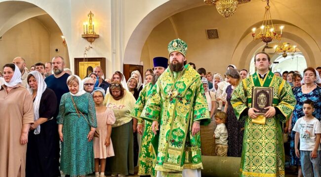 Митрополит Арсений возглавил престольные торжества в храме Серафима Саровского в Раеве