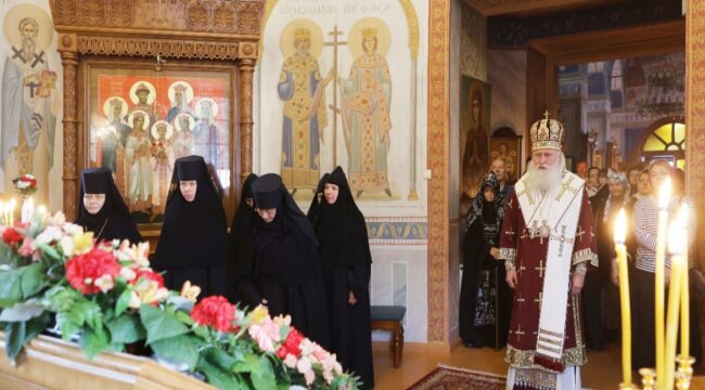 Митрополит Каширский Феогност возглавил престольный праздник в Борисоглебском Аносином монастыре