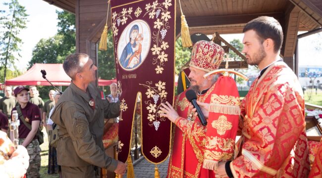 В день памяти великомученика и целителя Пантелеимона Патриарший экзарх всея Беларуси совершил престольное торжество в храме военного городка «Уручье»