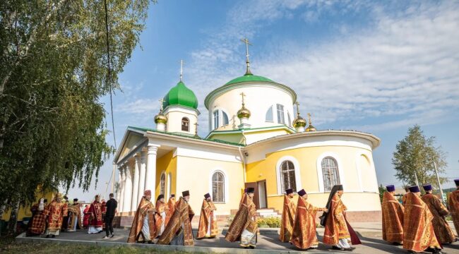 Иерархи Симбирской митрополии освятили восстановленный храм в Павловке, где служил священномученик Владимир Пиксанов