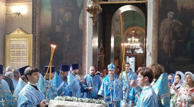 Епископ Павлово-Посадский Силуан возглавил Литургию в храме Спаса Нерукотворного Образа в Большом Свинорье