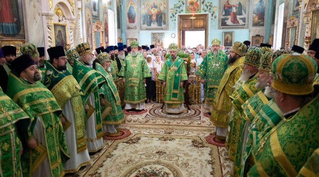В день памяти преподобной Манефы Гомельской Патриарший экзарх всея Беларуси возглавил Литургию в Петропавловском соборе Гомеля