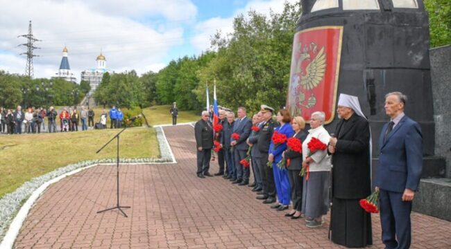 В Мурманской митрополии молитвенно почтили память моряков «Курска»