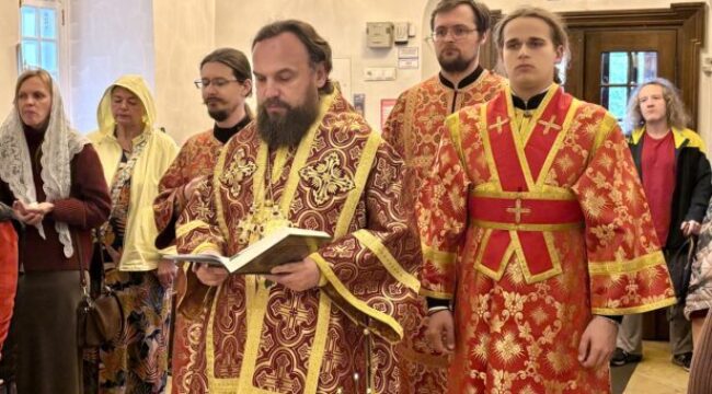 Митрополит Арсений возглавил Литургию в храме Троицы в Свиблове