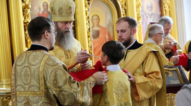 Епископ Силуан возглавил Литургию в храме Николая Чудотворца в Кленове