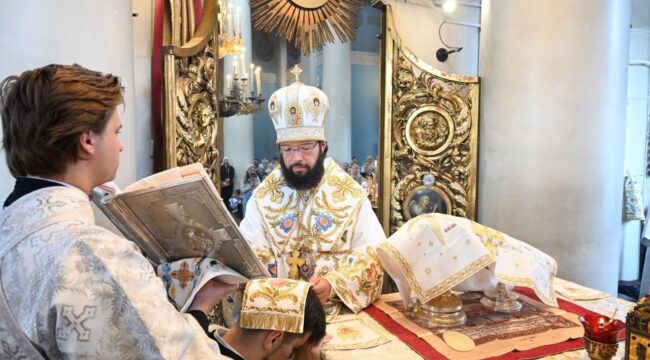 Митрополит Волоколамский Антоний совершил Литургию в храме на Большой Ордынке