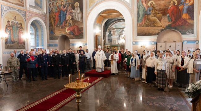 Митрополит Ставропольский Кирилл возглавил престольные торжества в храме Николая Чудотворца в Заяицком