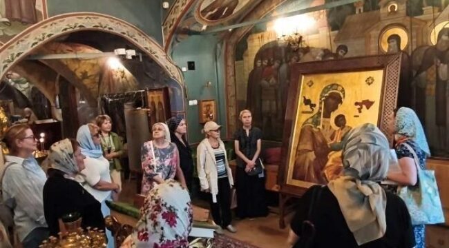 Участники «Московского долголетия» продолжают исследовать святыни столицы