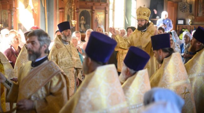 Митрополит Антоний возглавил престольные торжества в храме Митрофана Воронежского