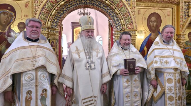 Митрополит Каширский Феогност возглавил Литургию в храме Покрова в Орехове-Борисове Южном
