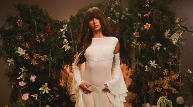 Элла Лэнгли раньше играла целые концерты, не упоминая Бога