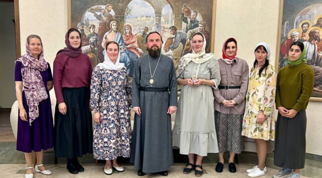 Митрополит Звенигородский Арсений обсудил с педагогами планы развития центра при храме в Останкине