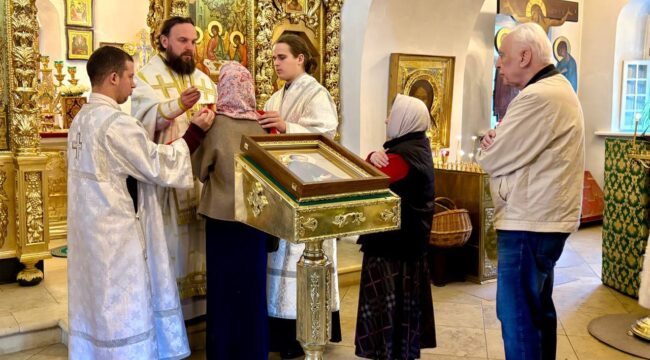 Митрополит Арсений возглавил Литургию в храме Троицы в Свиблове