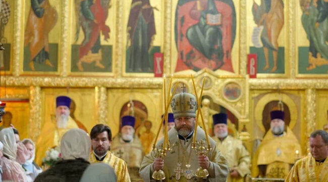 Архиепископ Одинцовский Фома возглавил престольный праздник в храме Спаса Нерукотворного Образа на Сетуни
